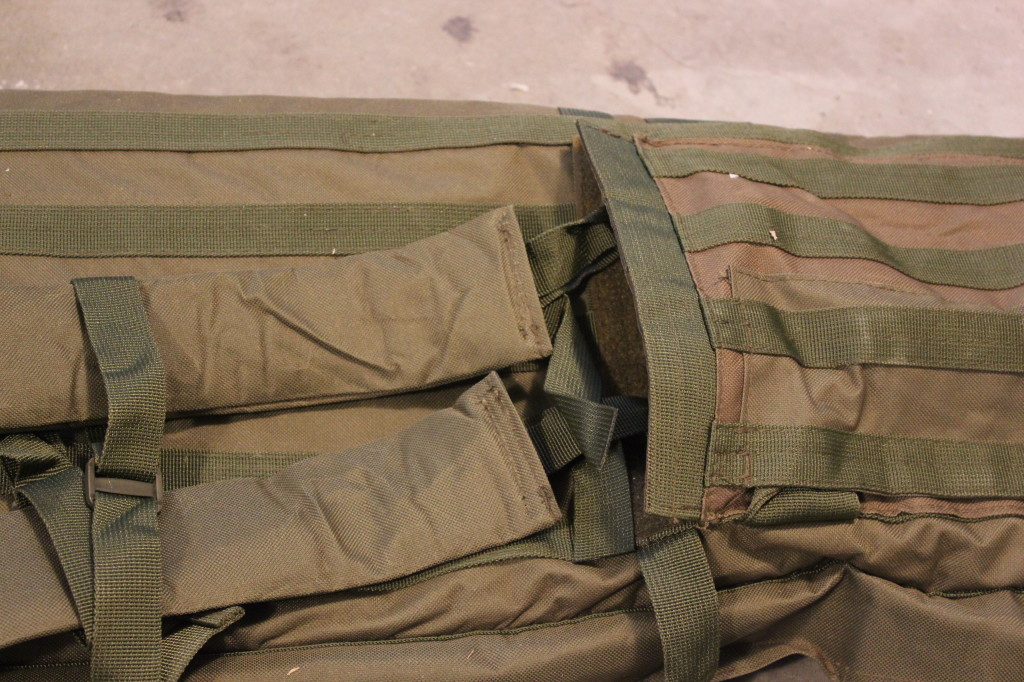 Padded straps come out one side of the center pouch